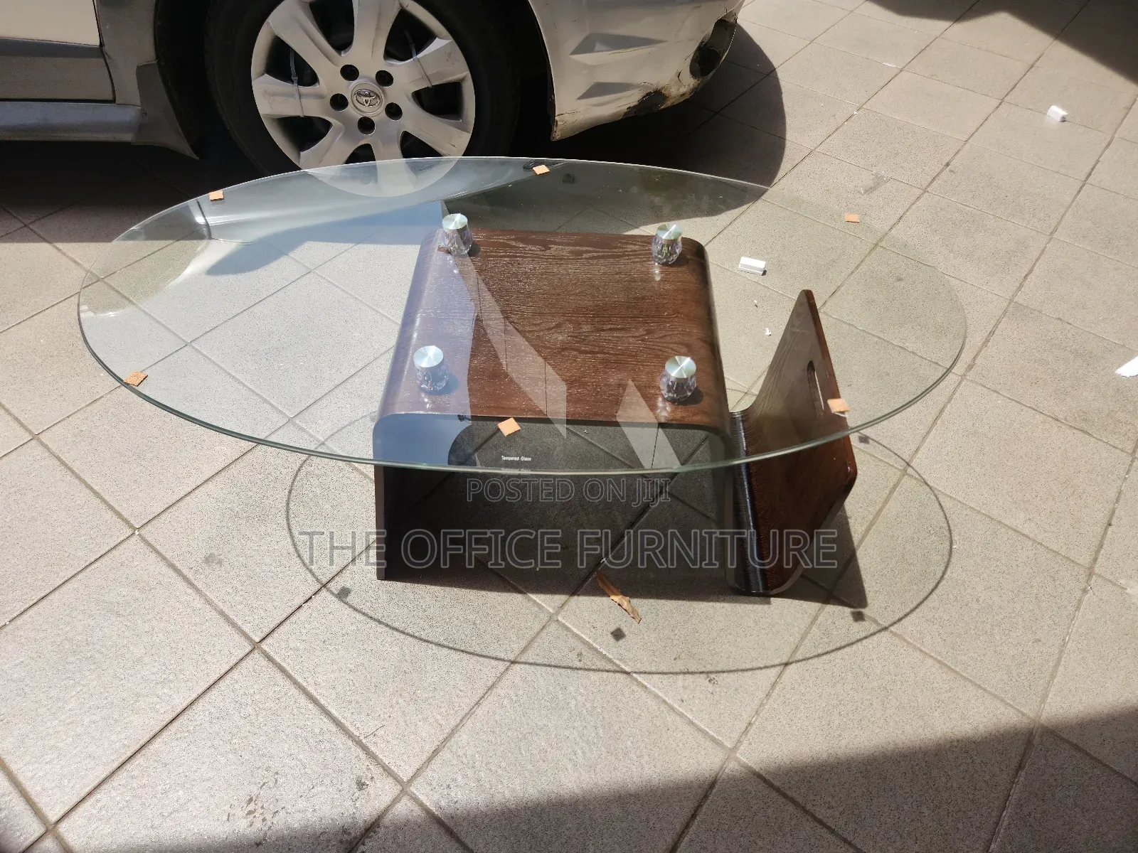 Center Table With Curved Stand