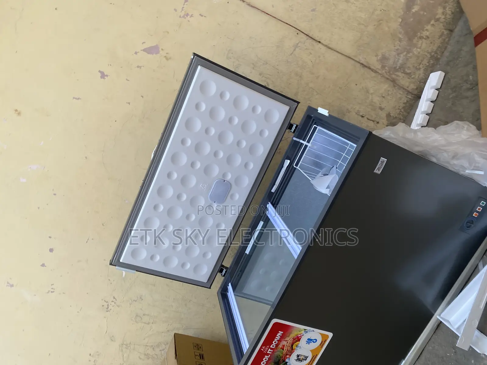 Contemporary Zara 270liters Chest Freezer