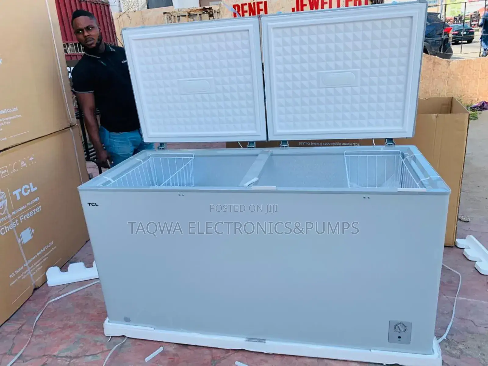 Bigg TCL Chest Freezer 520 Litres