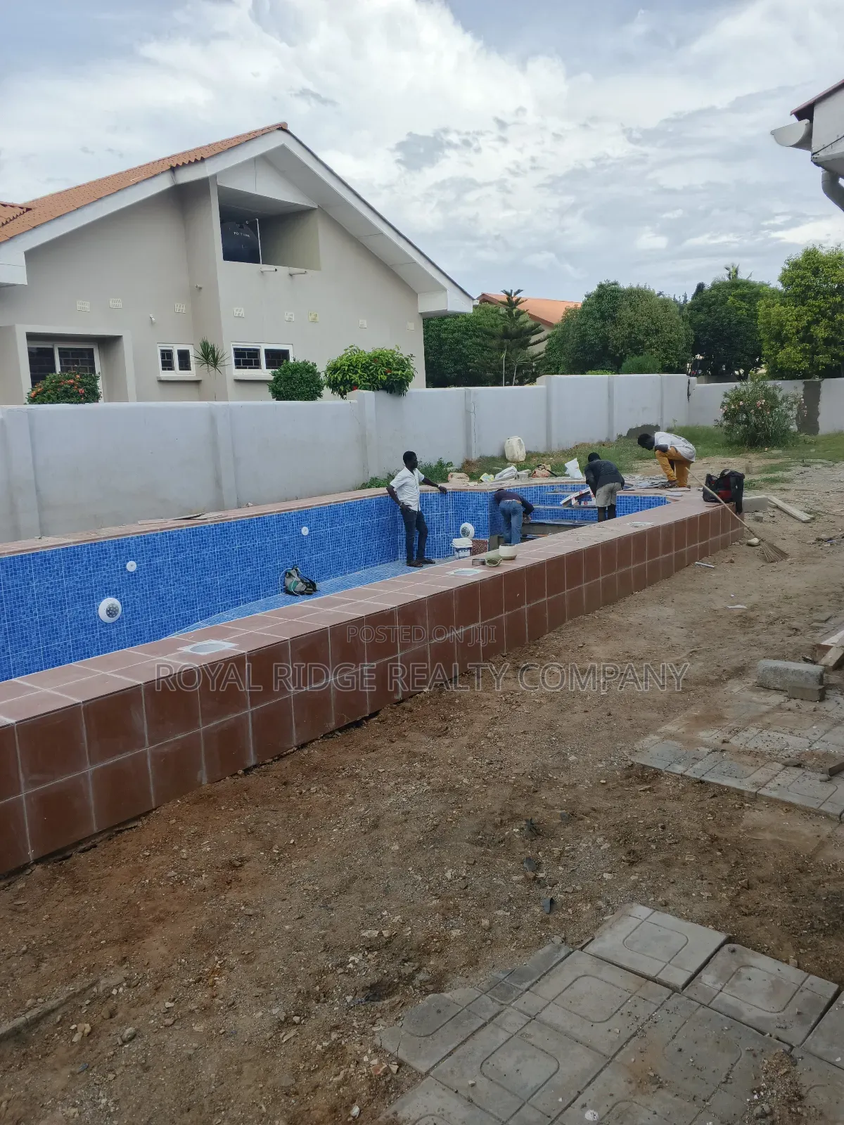 4bdrm House in East Airport, Accra Metropolitan for rent