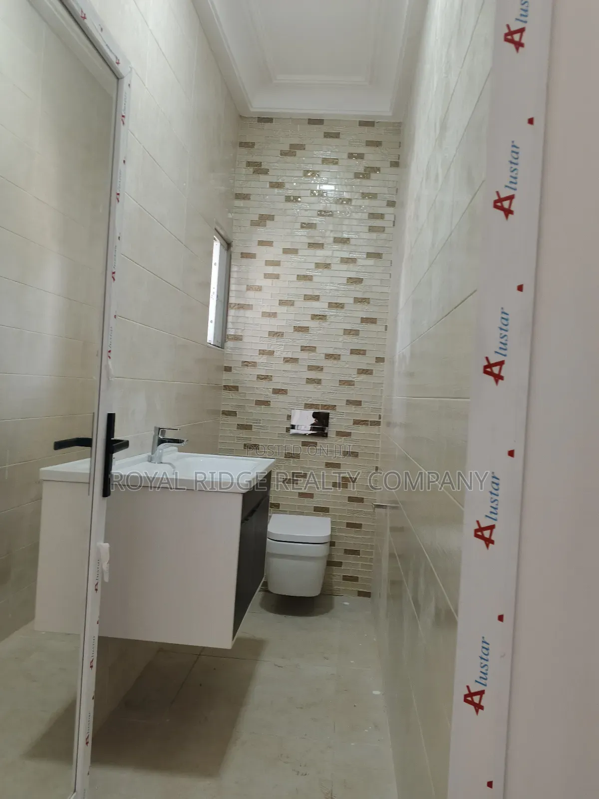 4bdrm House in East Airport, Accra Metropolitan for rent