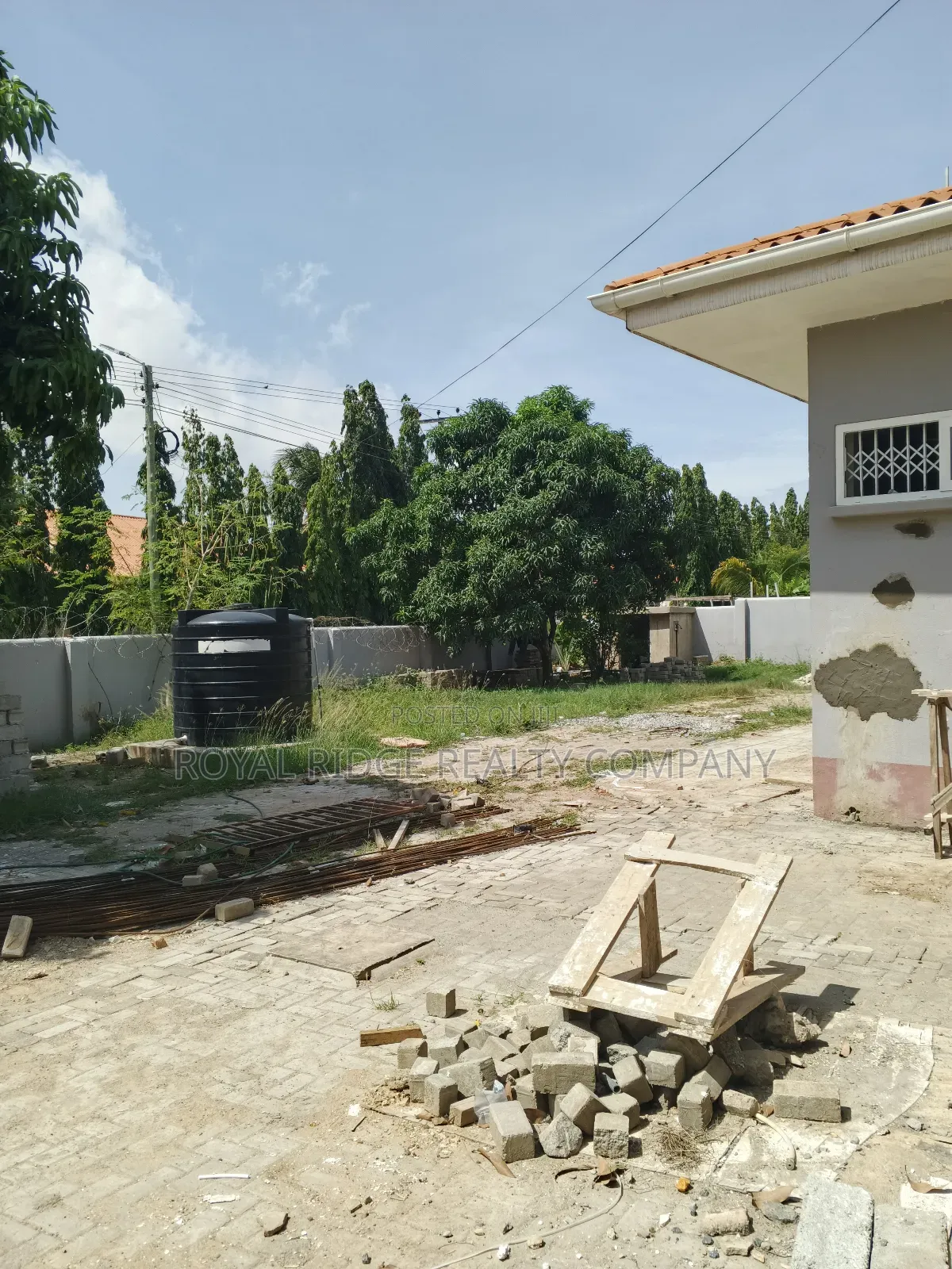 4bdrm House in East Airport, Accra Metropolitan for rent