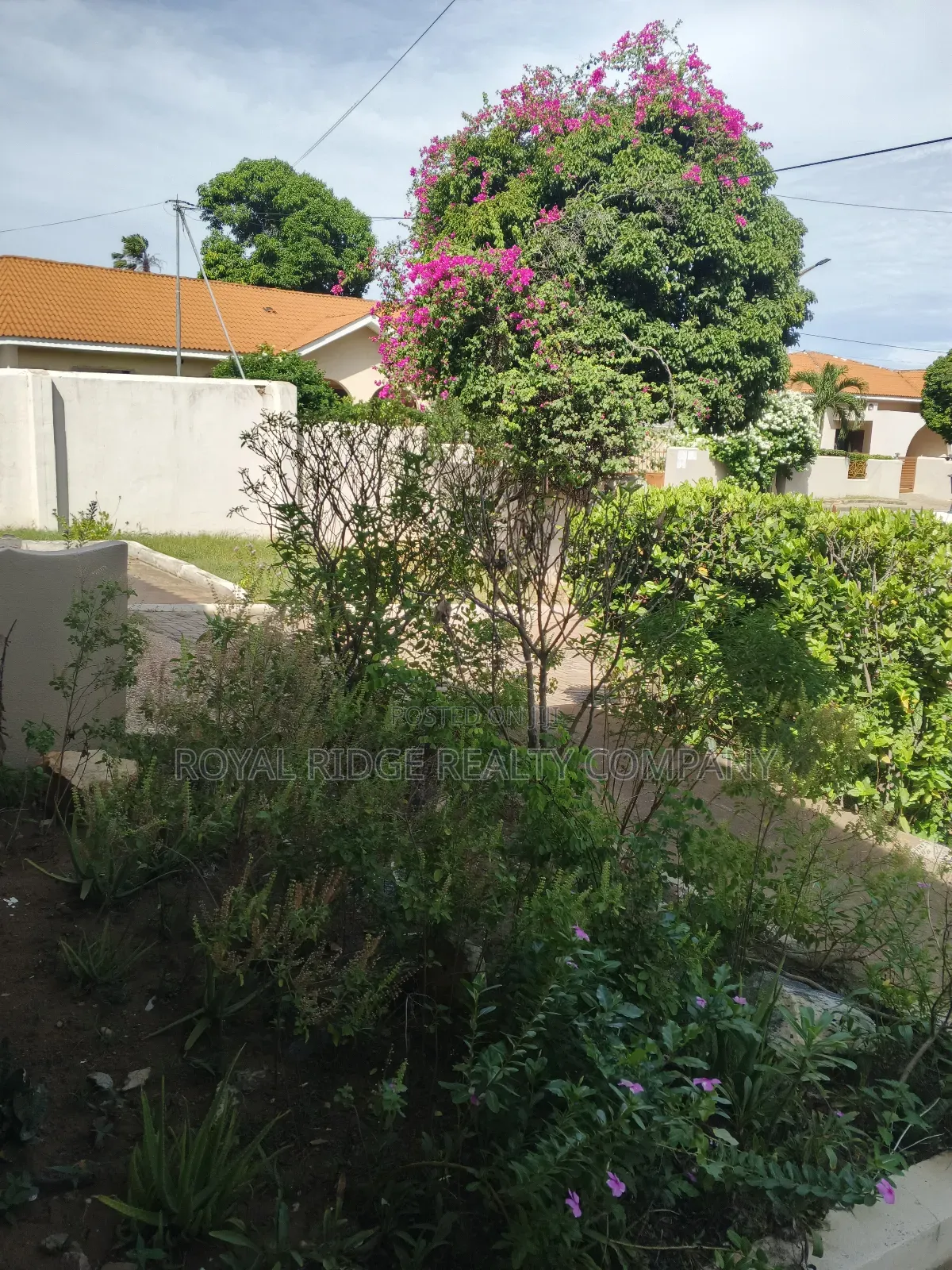 3bdrm House in East Airport, Accra Metropolitan for rent
