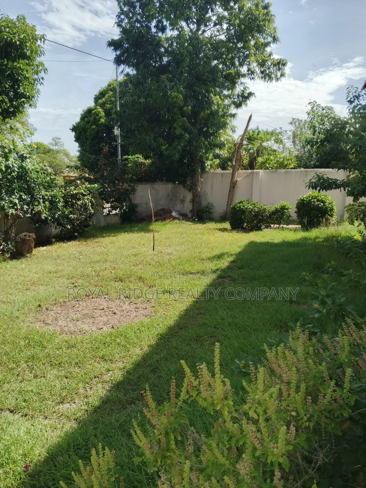 3bdrm House in East Airport, Accra Metropolitan for rent