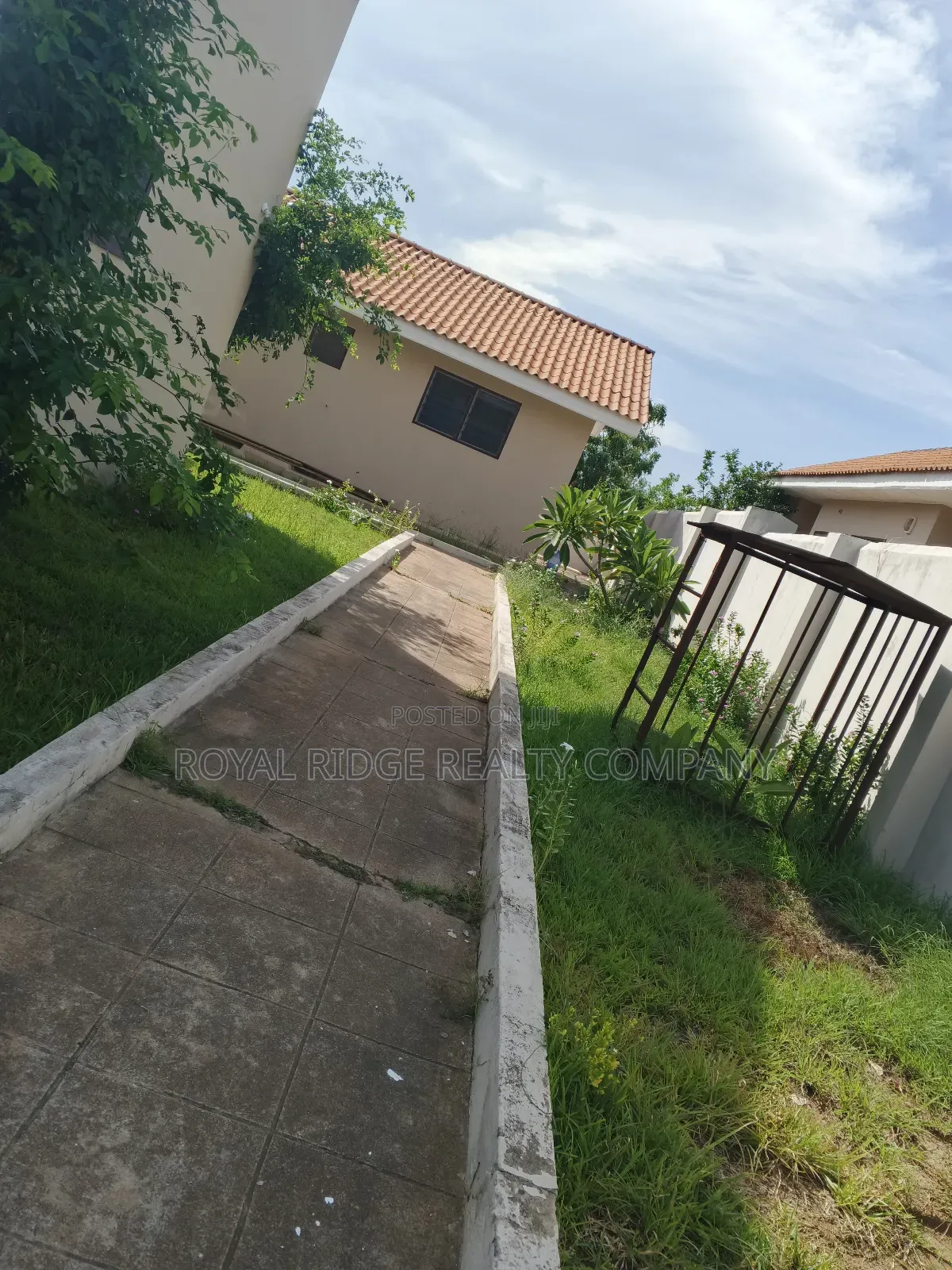3bdrm House in East Airport, Accra Metropolitan for rent