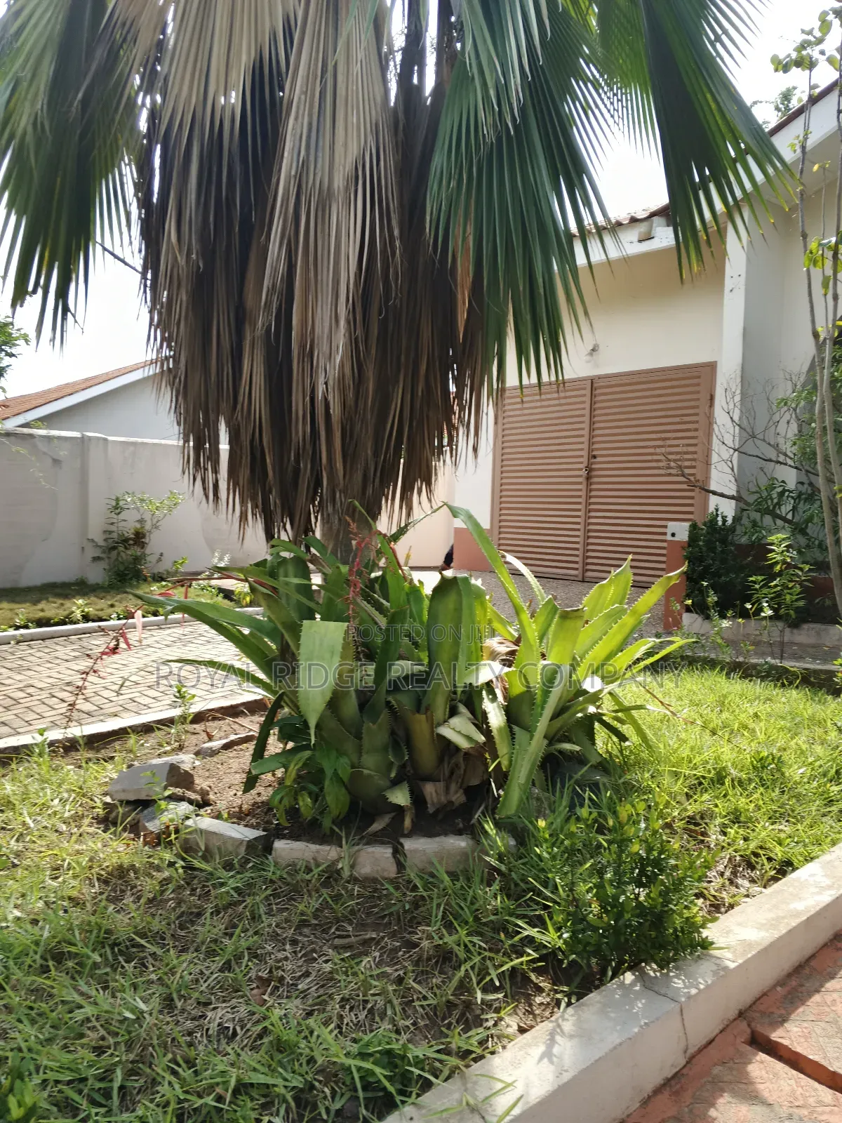 3bdrm House in East Airport, Accra Metropolitan for rent