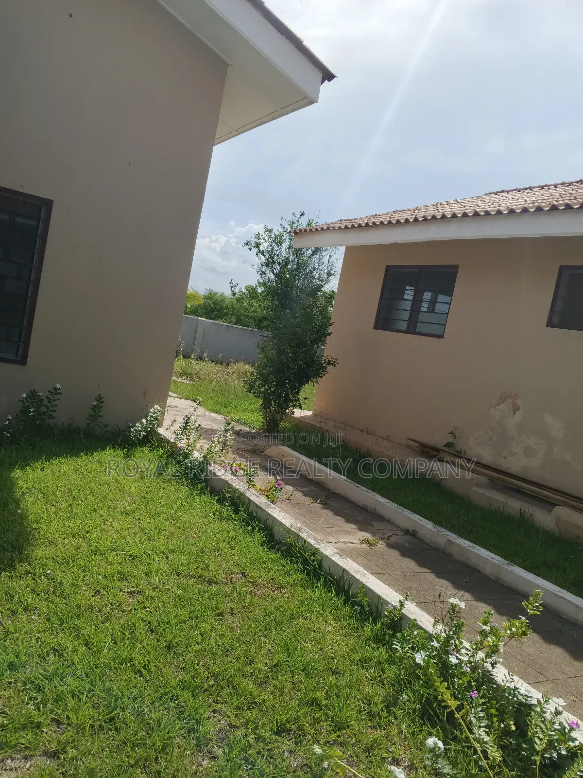 3bdrm House in East Airport, Accra Metropolitan for rent