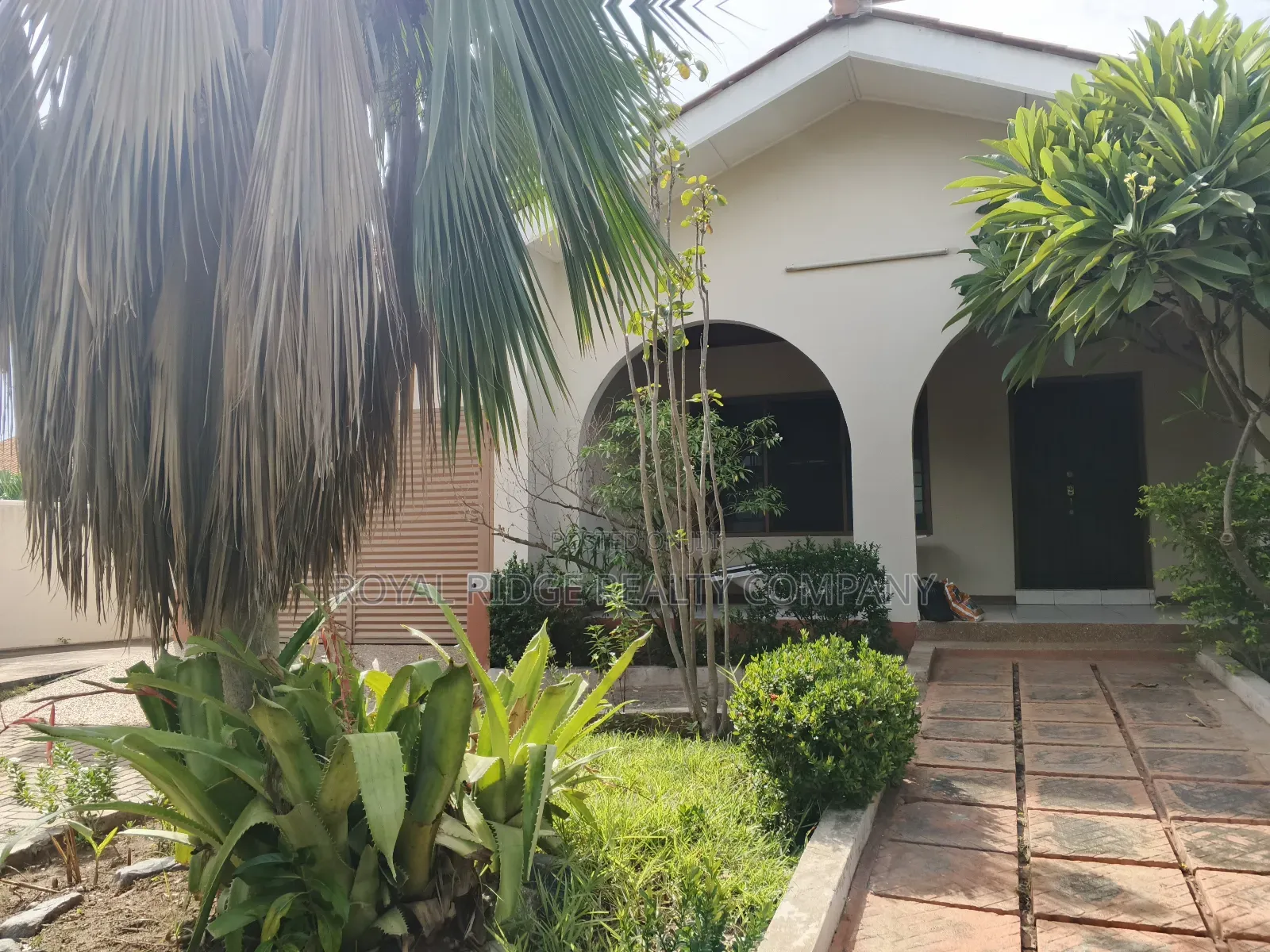 3bdrm House in East Airport, Accra Metropolitan for rent