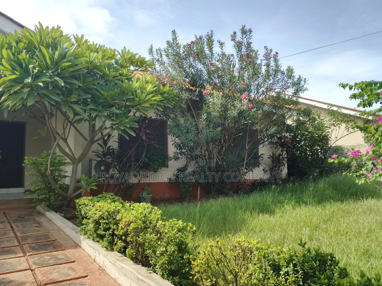 3bdrm House in East Airport, Accra Metropolitan for rent