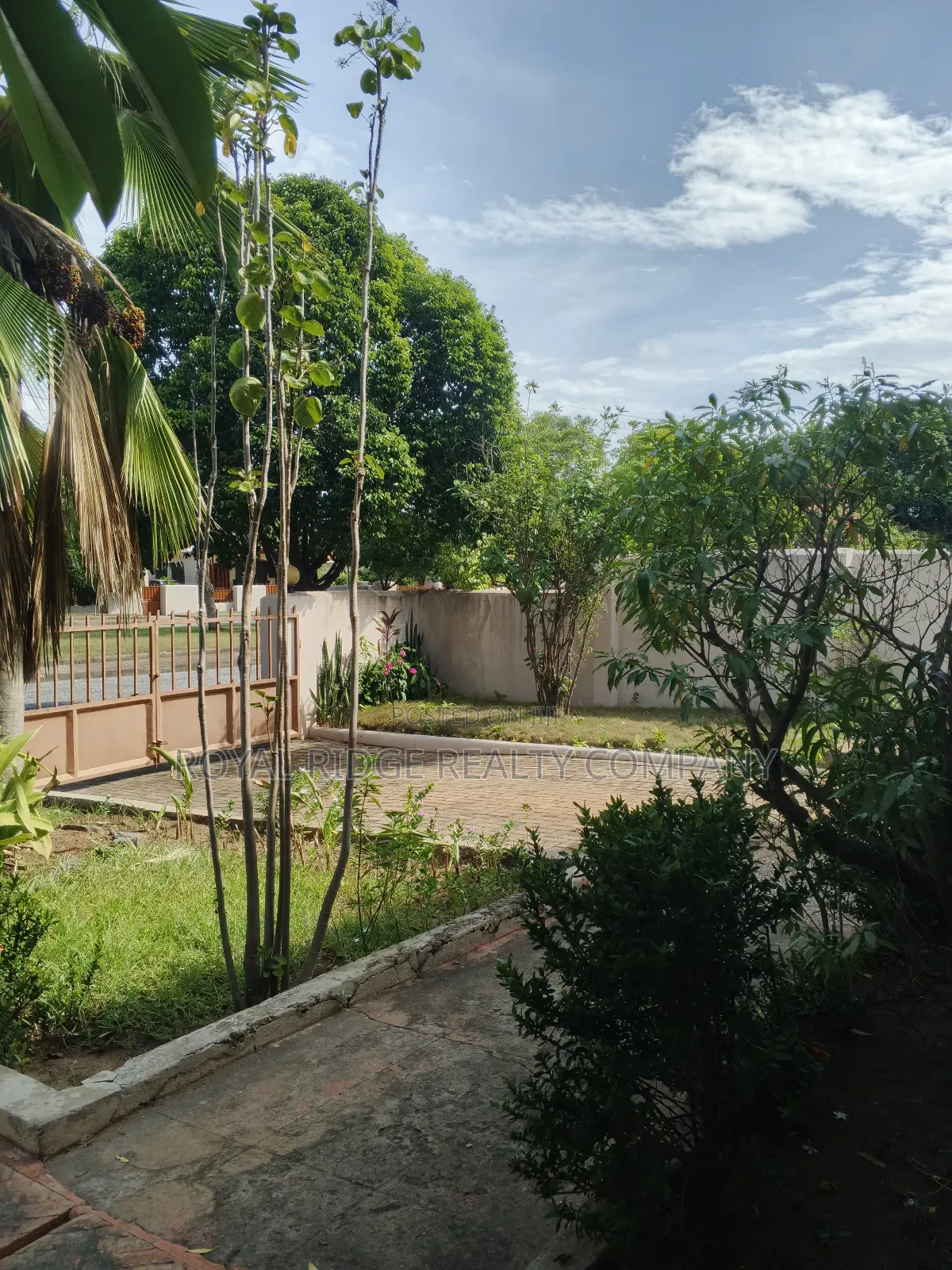 3bdrm House in East Airport, Accra Metropolitan for rent