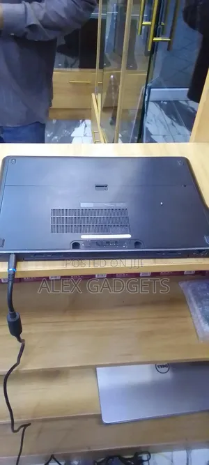 Laptop Dell Latitude 7440 12GB Intel Core I5 HDD 500GB