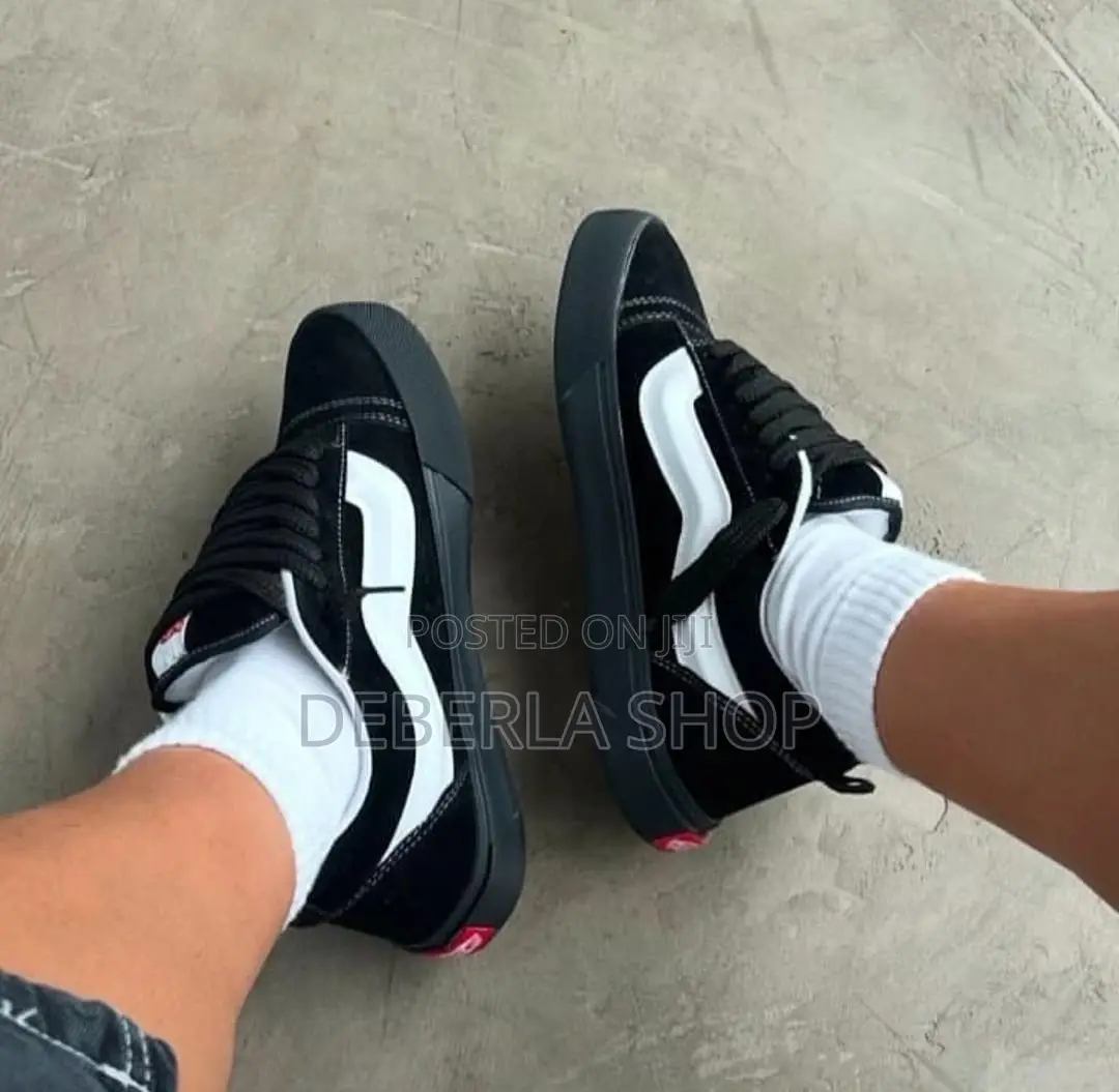 Authentic New Skull Vans