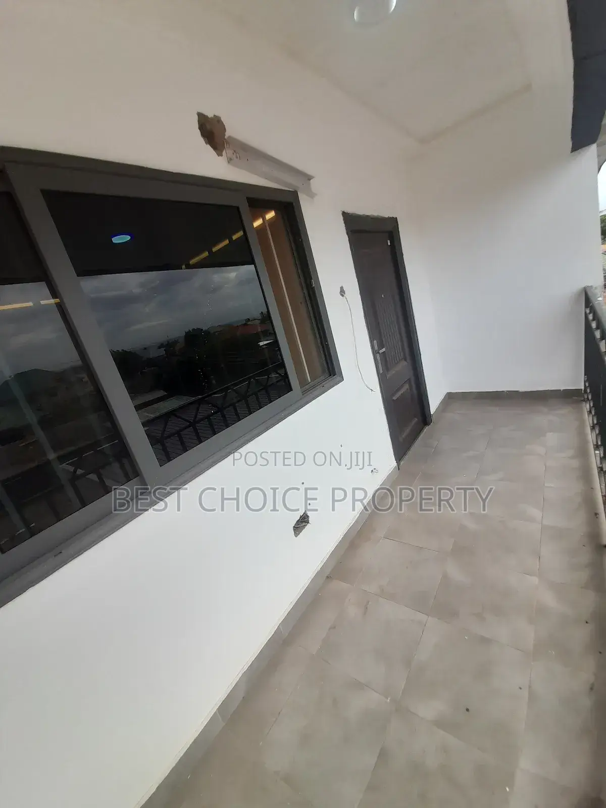 2 Bedrooms Apartments Available at Lakeside for Rent