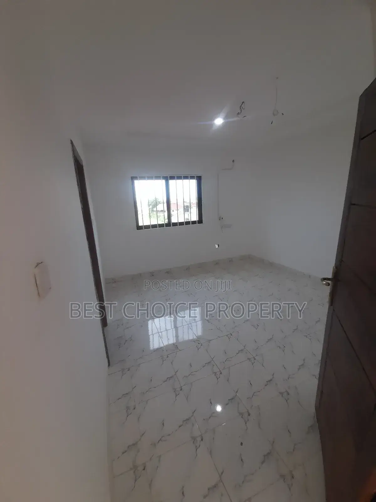 2 Bedrooms Apartments Available at Lakeside for Rent