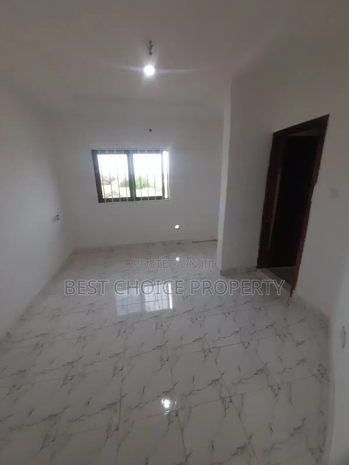 2 Bedrooms Apartments Available at Lakeside for Rent