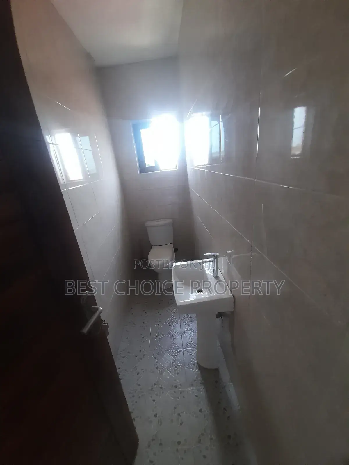 2 Bedrooms Apartments Available at Lakeside for Rent