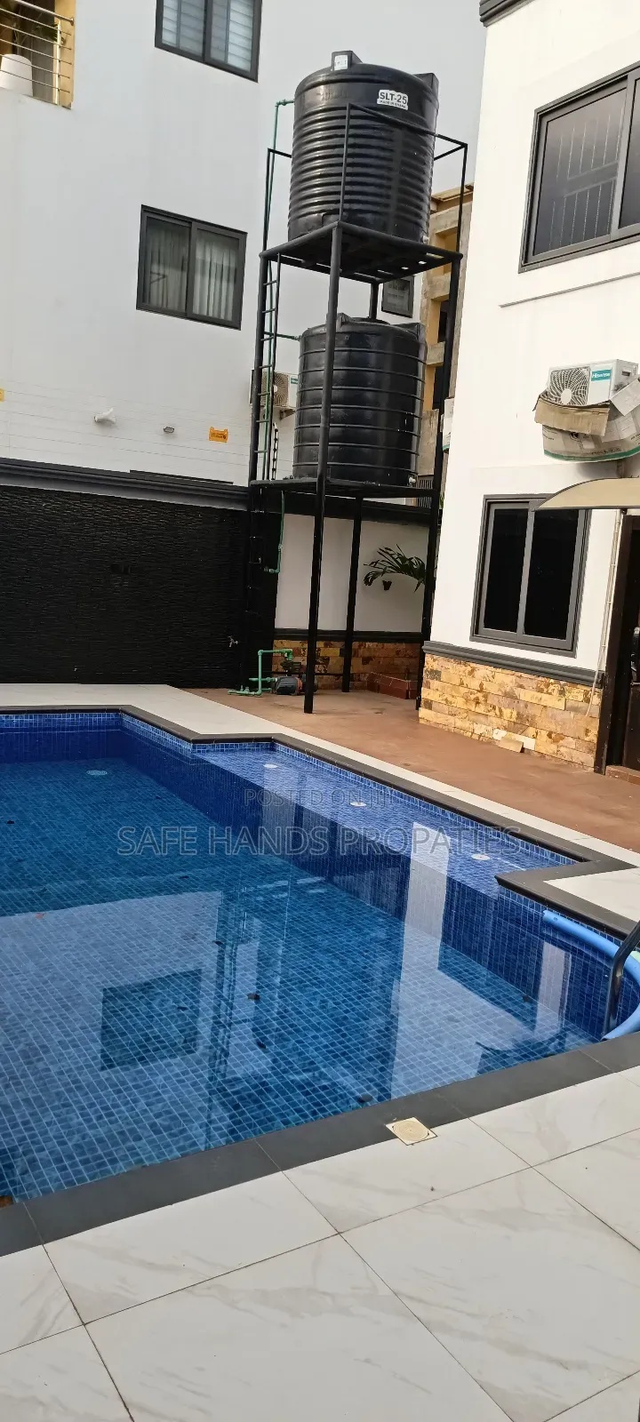 6bdrm House in Lakeside Estate, Accra Metropolitan for sale