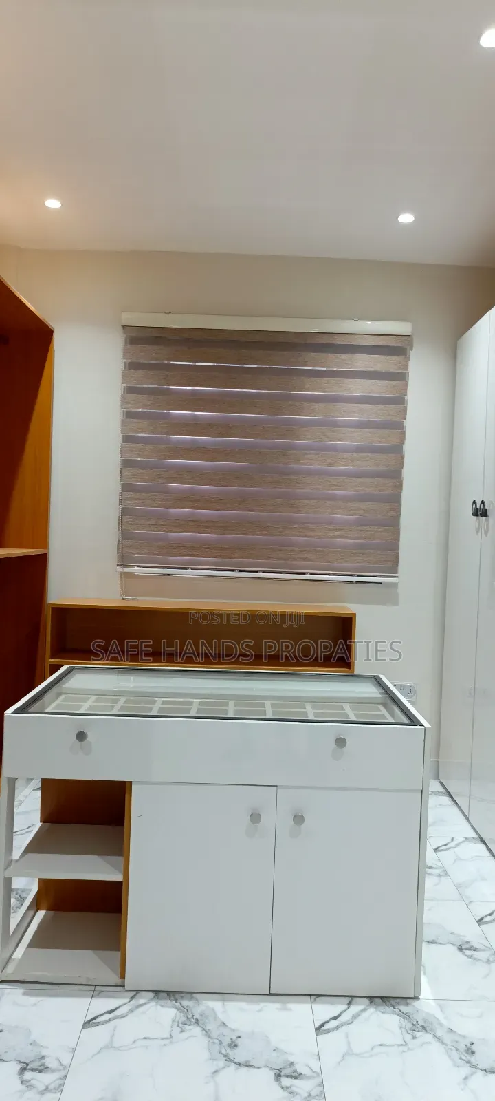 6bdrm House in Lakeside Estate, Accra Metropolitan for sale
