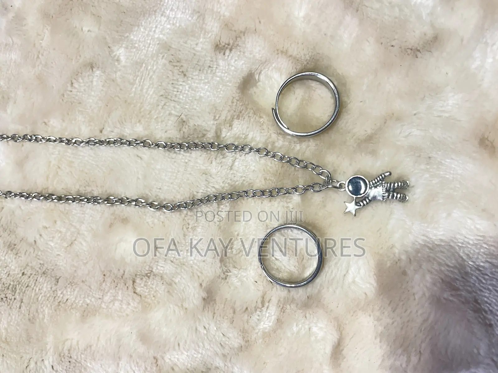 Astronaut Necklace With 2rings