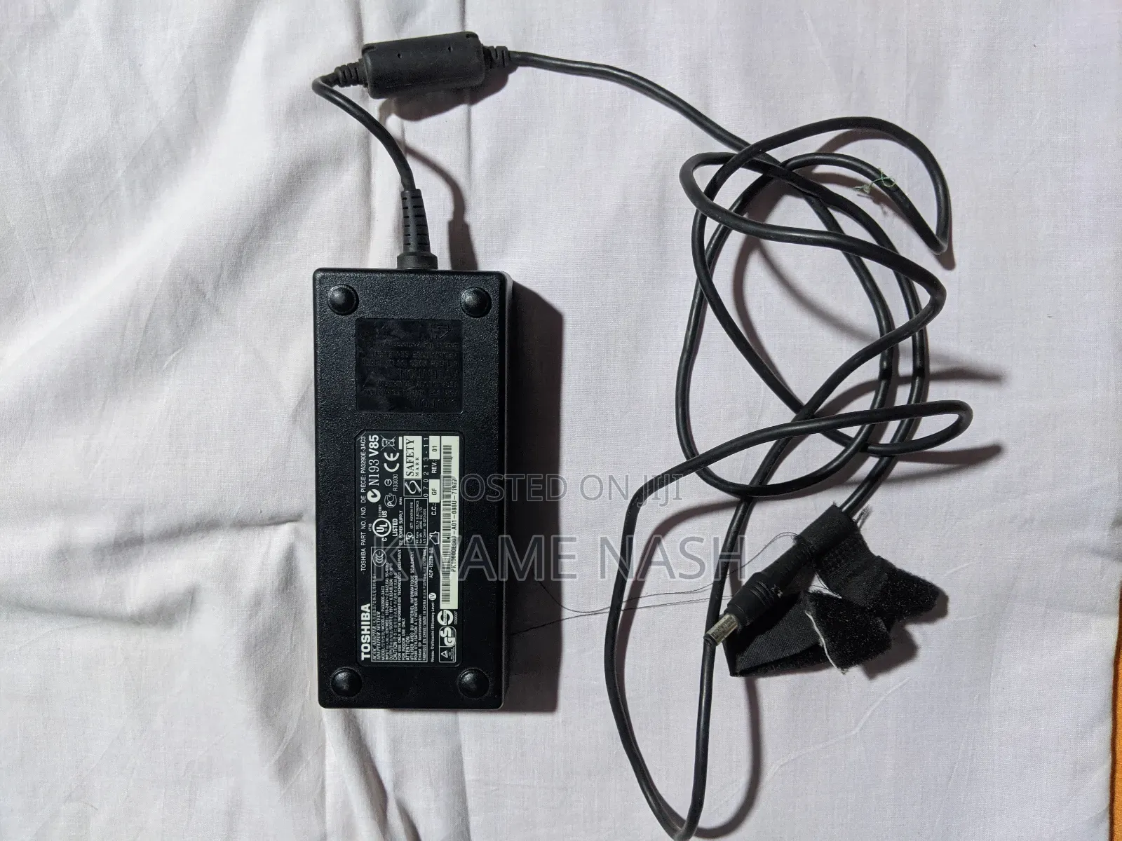 Toshiba 120 Watts Laptop Charger