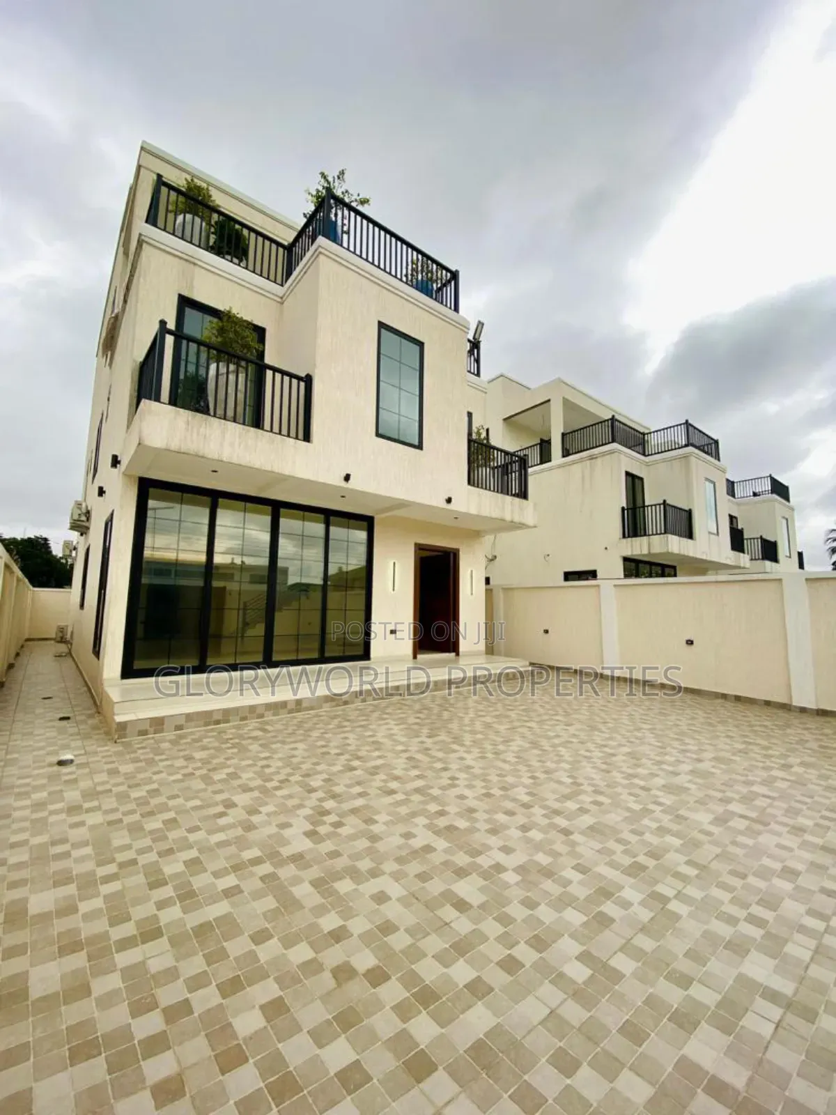 4bdrm House in Dzorwulu for sale