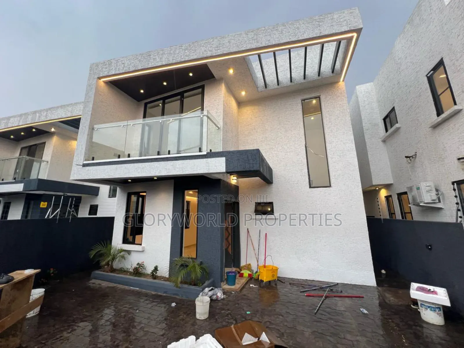 4bdrm Duplex in Ashaley Botwe for sale