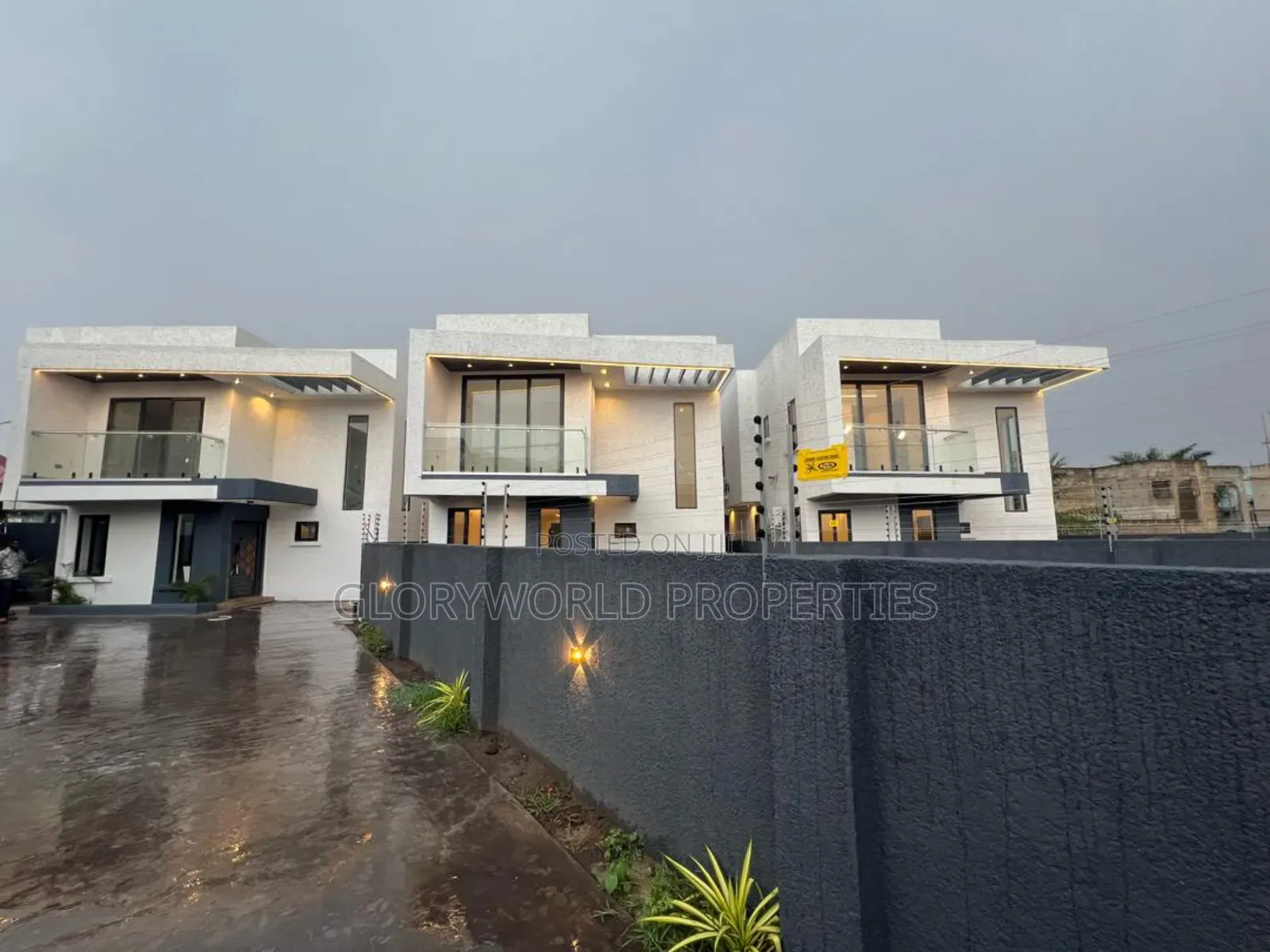 4bdrm Duplex in Ashaley Botwe for sale