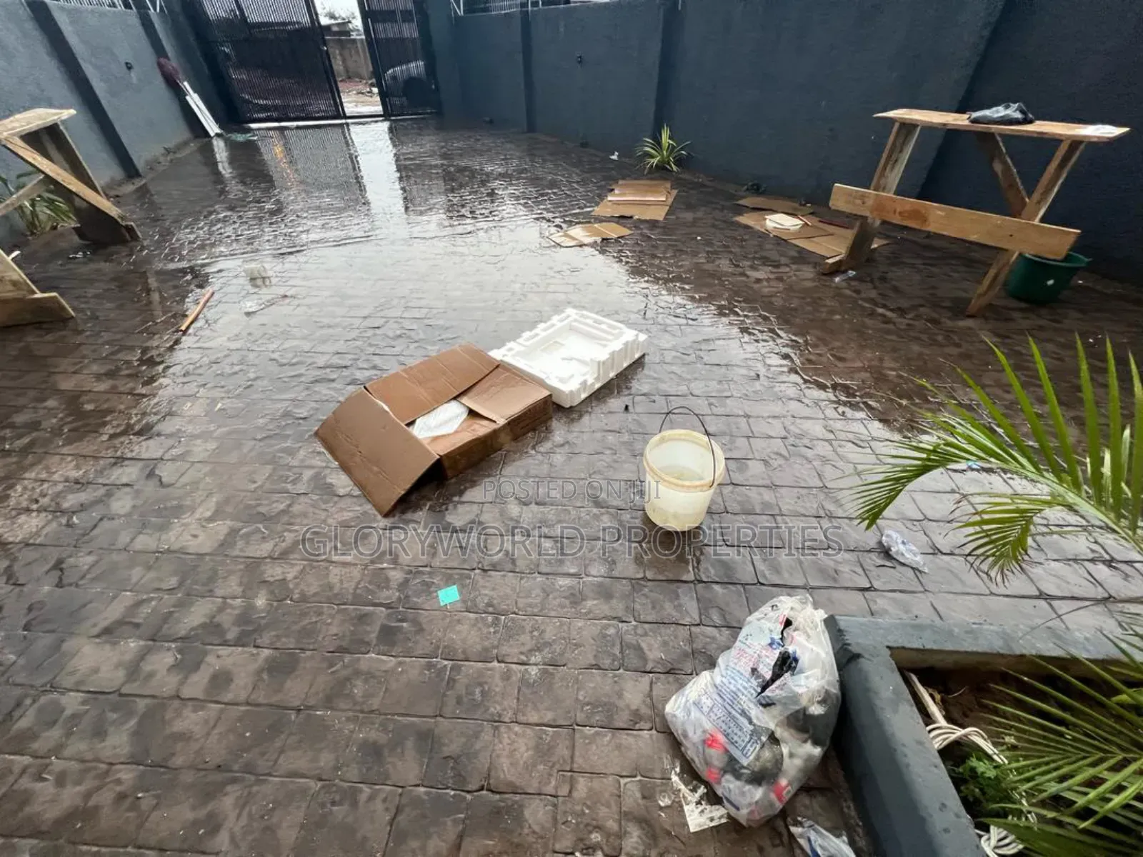 4bdrm Duplex in Ashaley Botwe for sale
