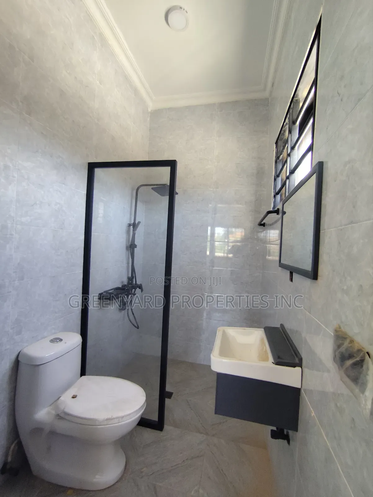 5bdrm House in Adjiringanor, Adjiriganor for sale