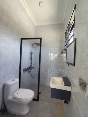 5bdrm House in Adjiringanor, Adjiriganor for sale