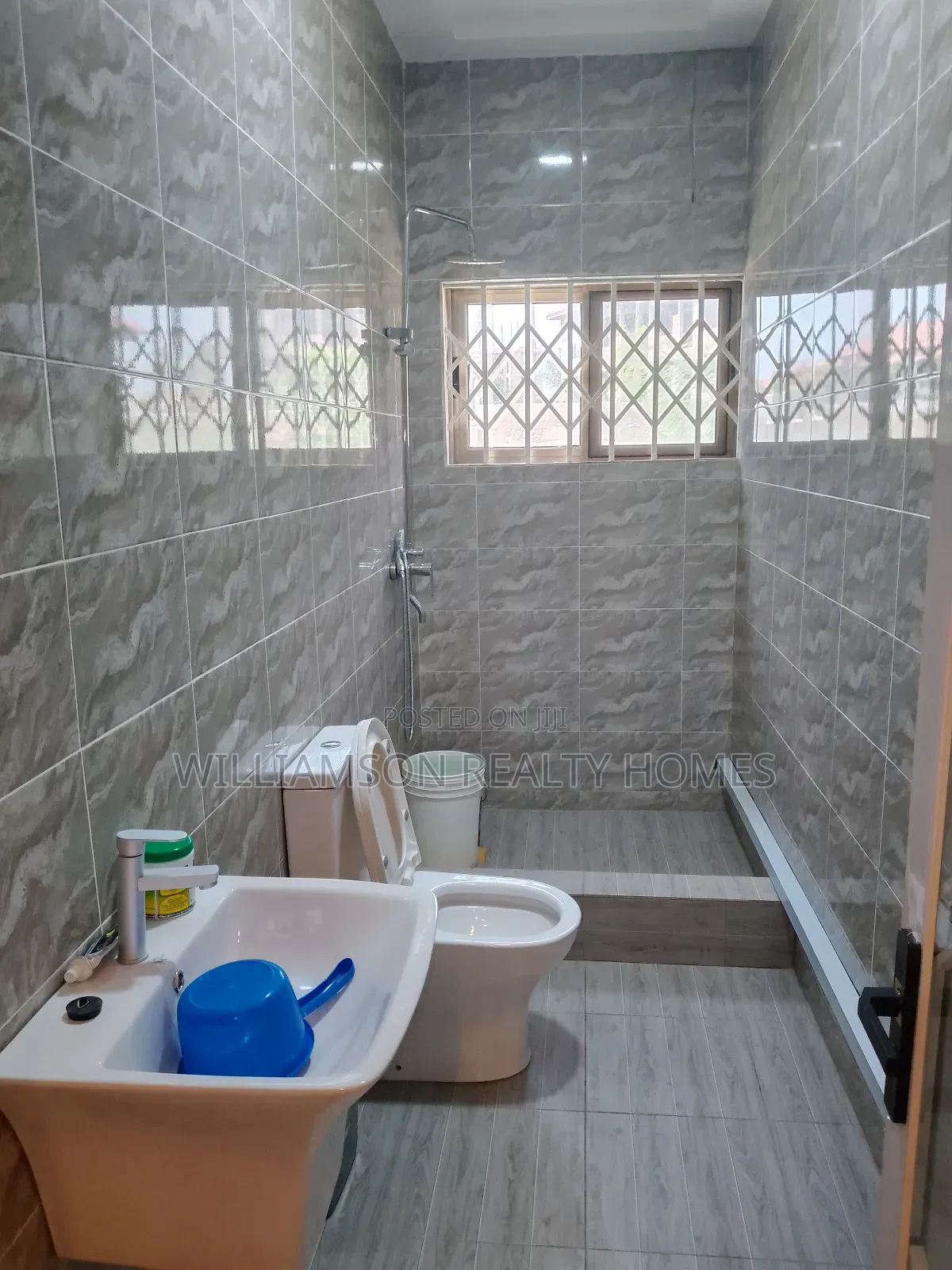 3bdrm House in Tempo Estate Area, Spintex for rent