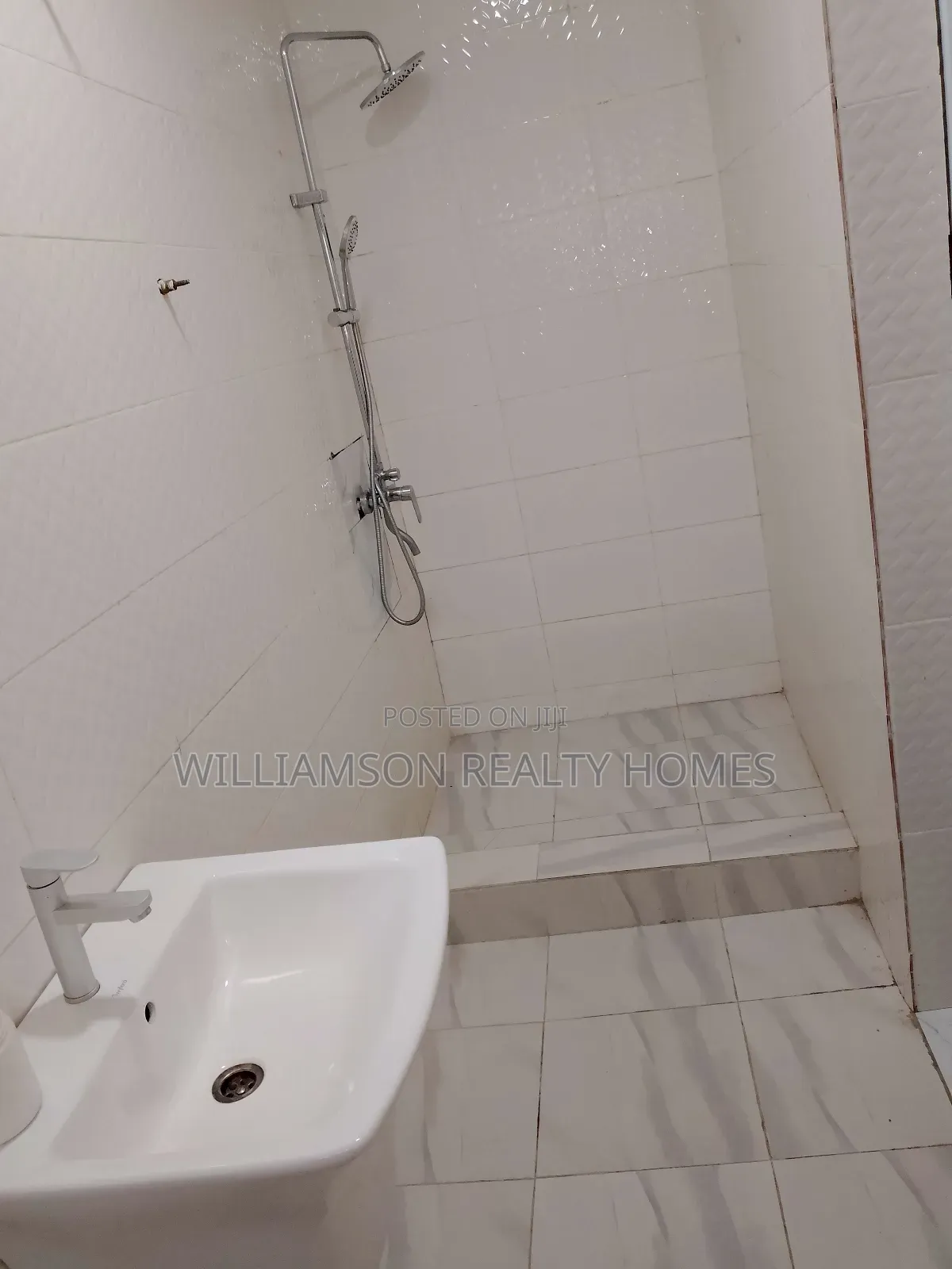 3bdrm House in Tempo Estate Area, Spintex for rent