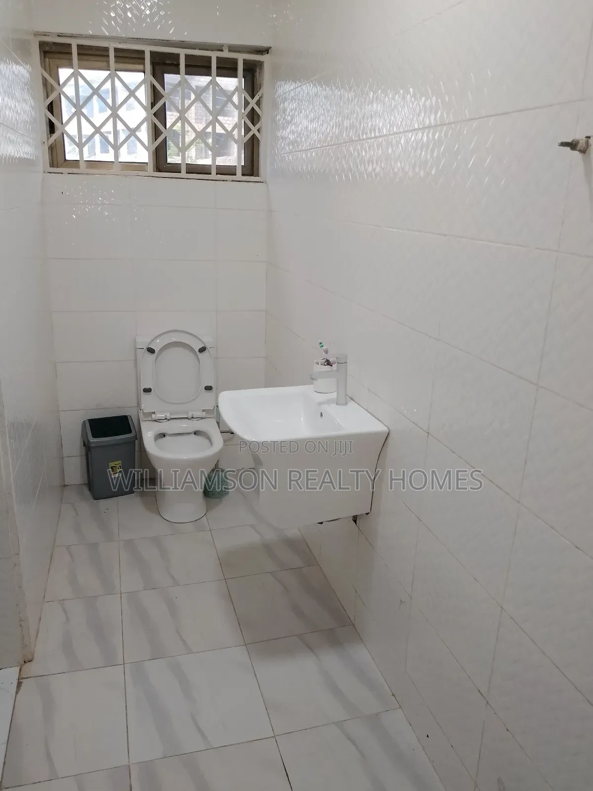 3bdrm House in Tempo Estate Area, Spintex for rent