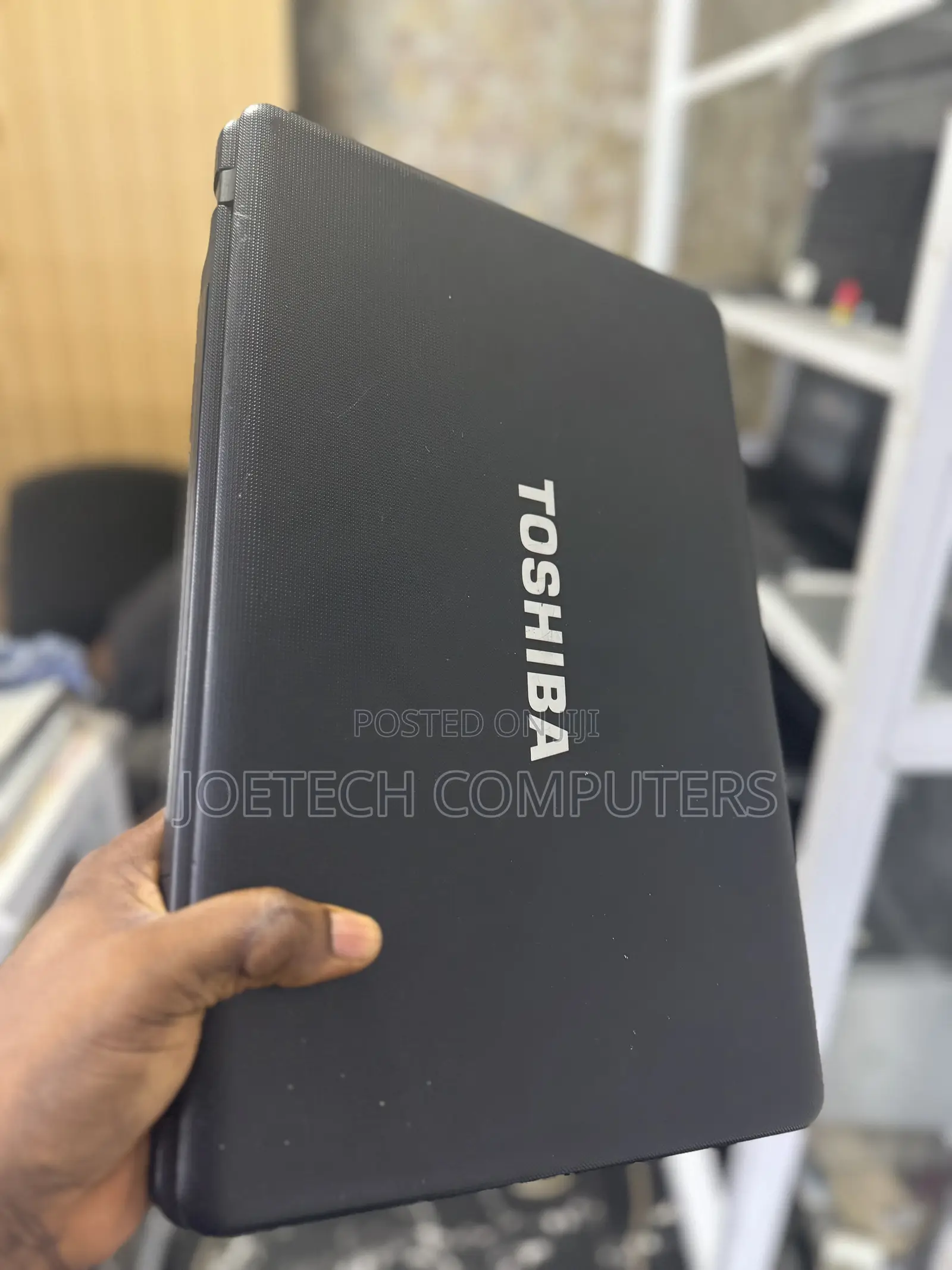 Laptop Toshiba Satellite C665 4GB Intel Celeron HDD 350GB