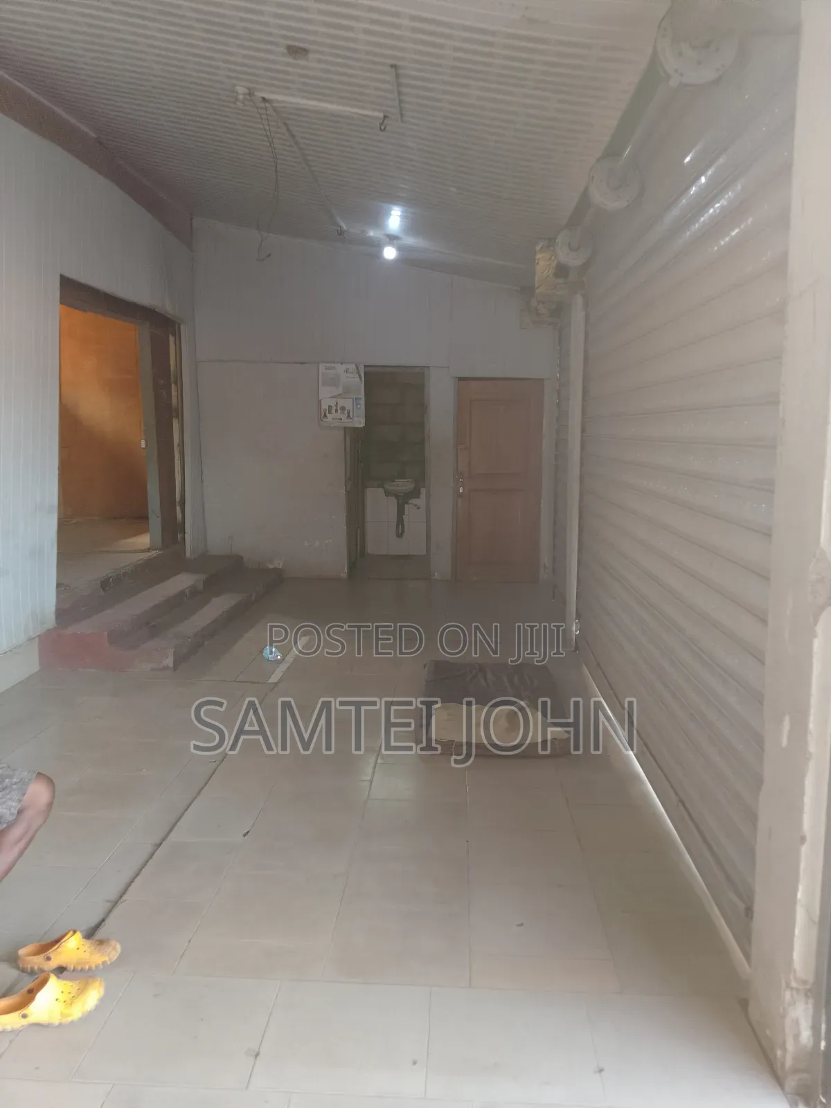 Shop for Rent at Madina