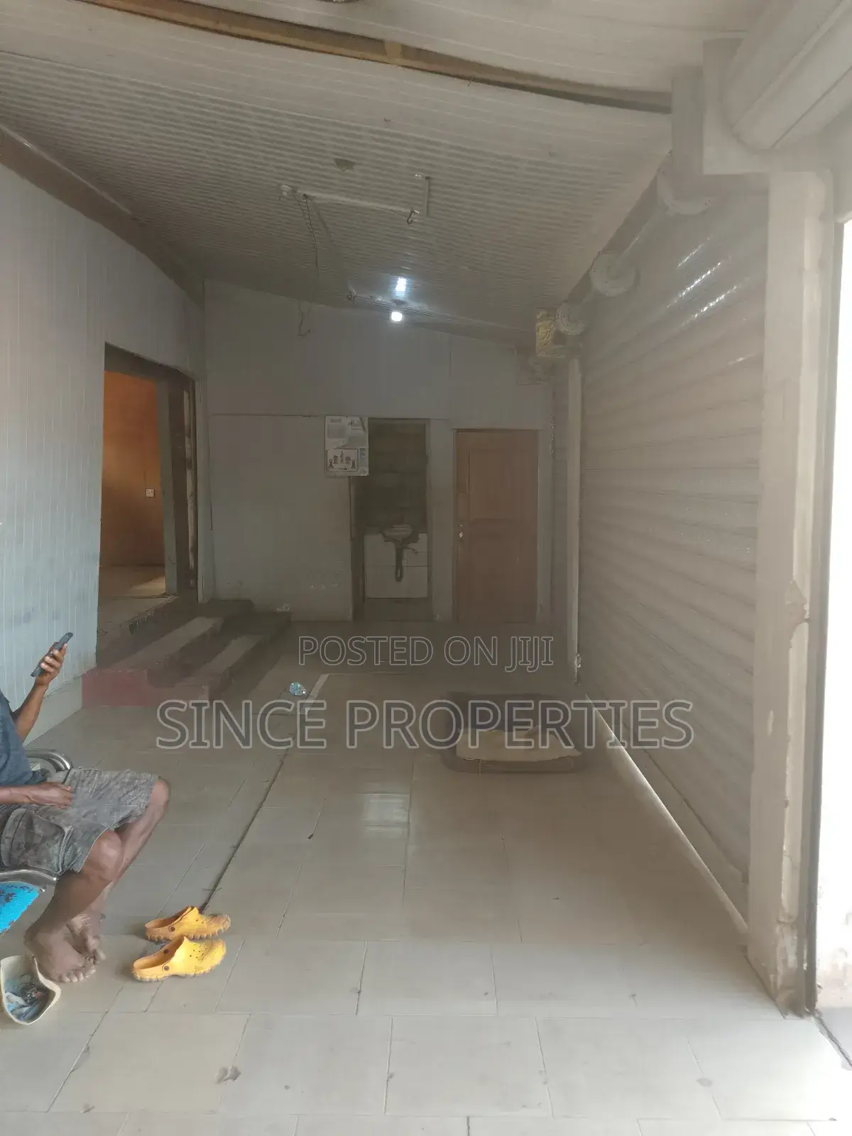Shop for Rent at Madina