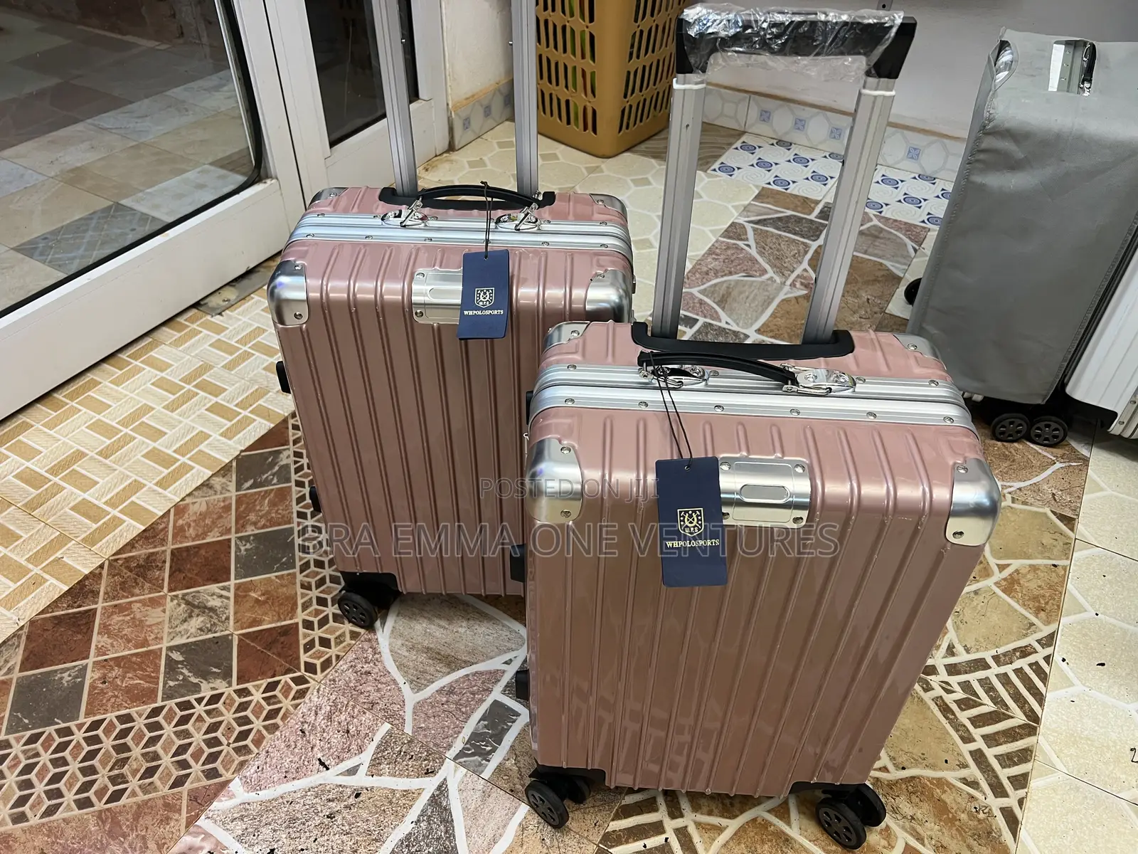 Unbreakable Zipless Traveling Bags