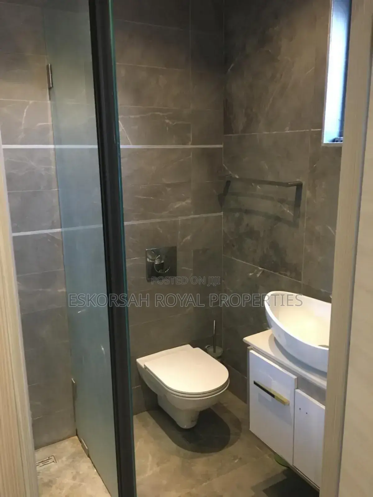 Furnished 3bdrm House in East Airport Tseaddo for rent