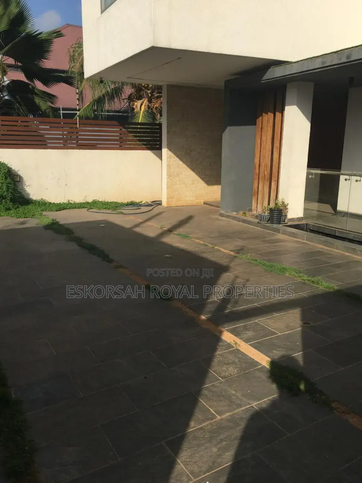 Furnished 3bdrm House in East Airport Tseaddo for rent