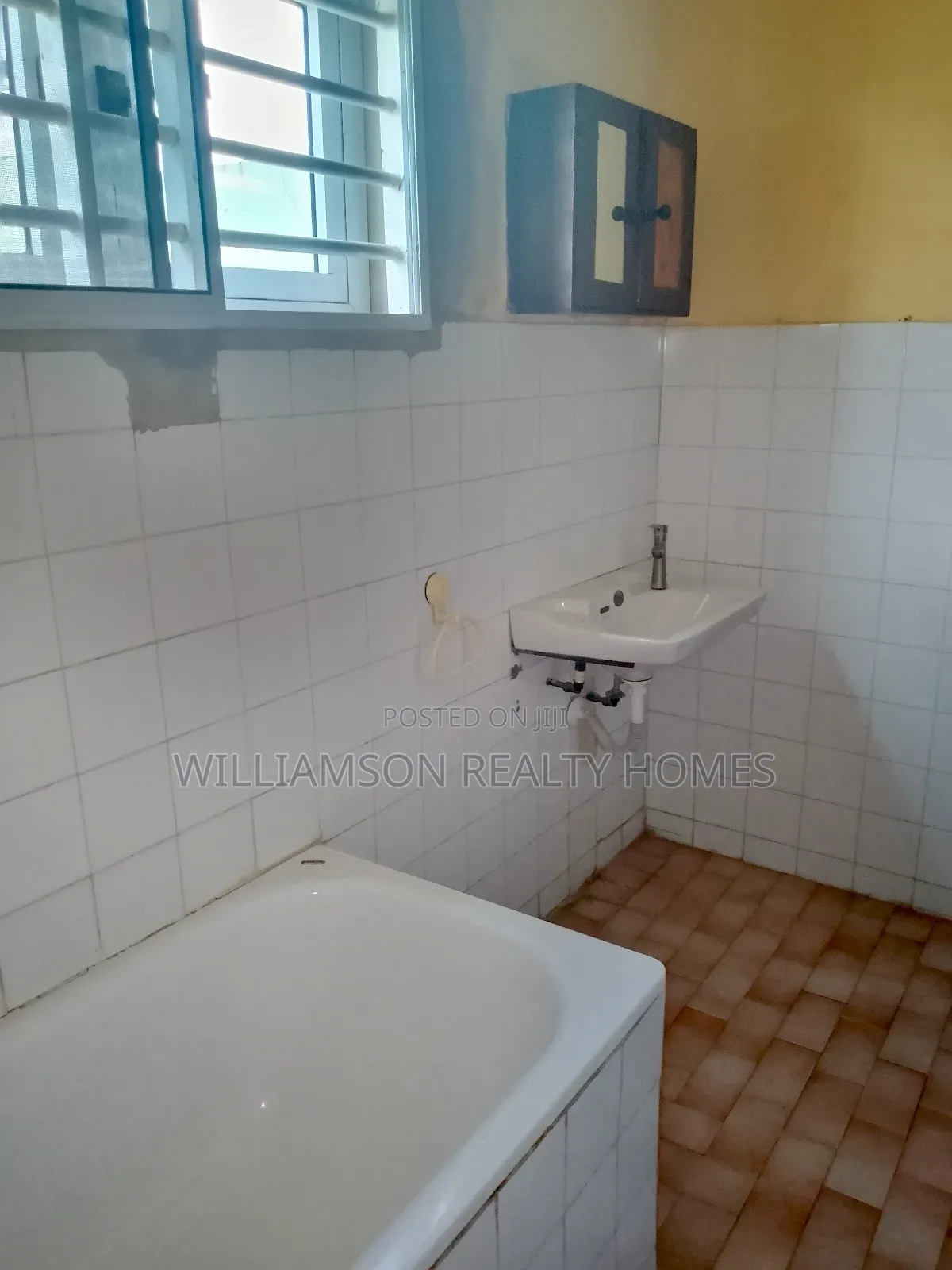 3bdrm House in Community 20 Estate, Spintex for rent