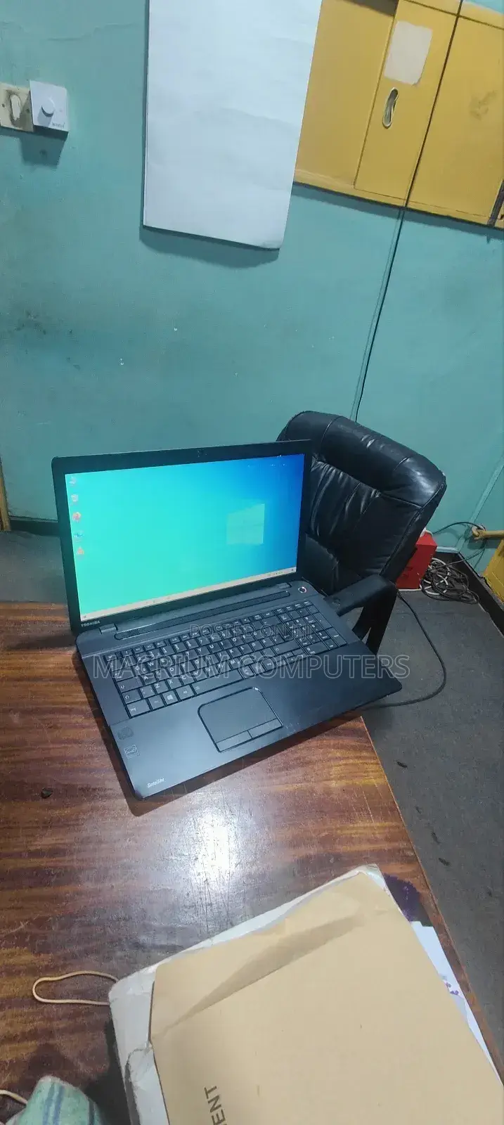 Laptop Toshiba Satellite C70D 4GB AMD HDD 500GB