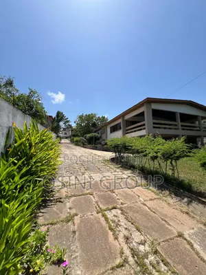 12bdrm House in MacCharty Hills for sale