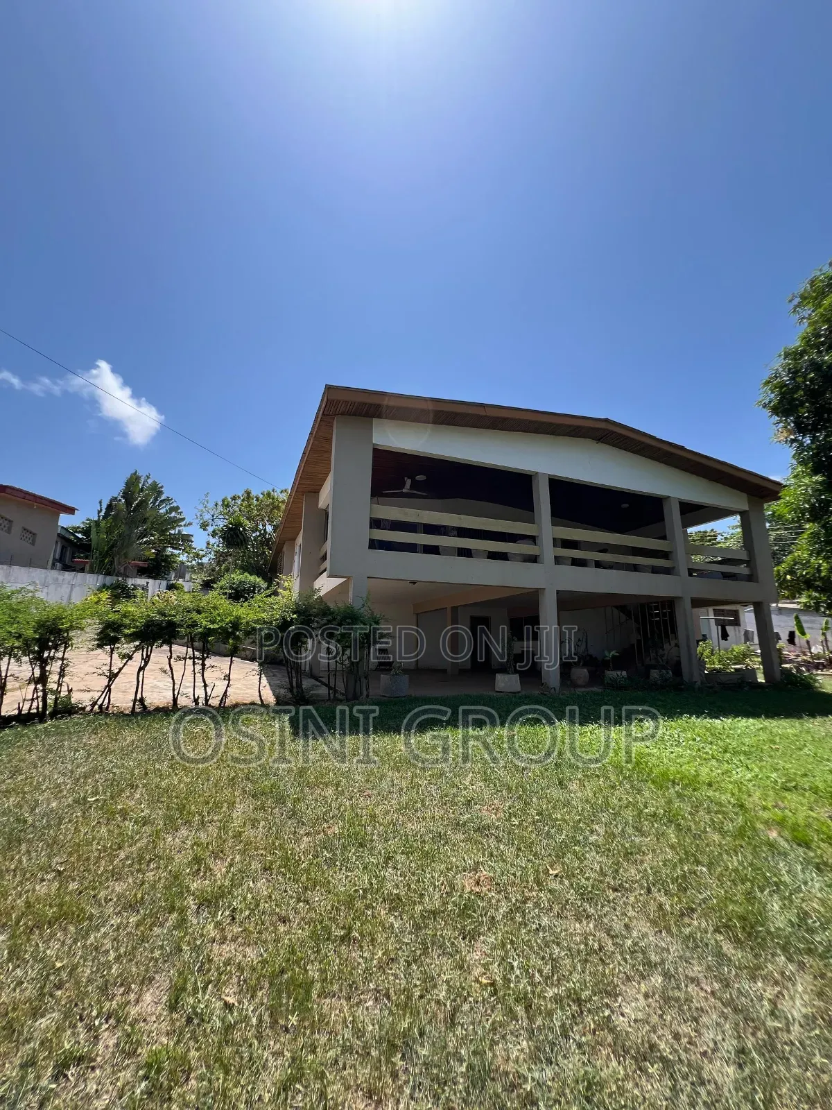 12bdrm House in MacCharty Hills for sale