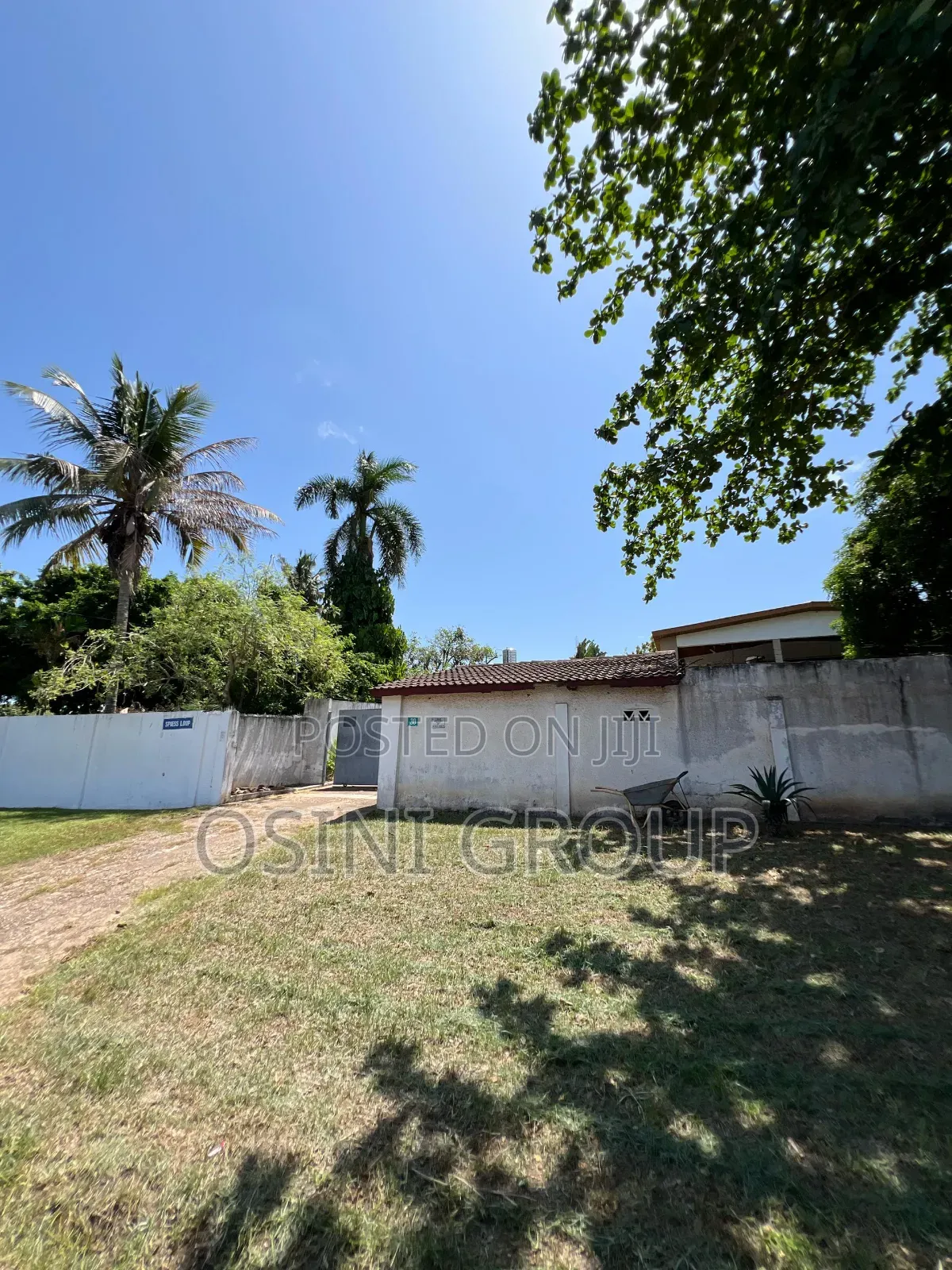 12bdrm House in MacCharty Hills for sale
