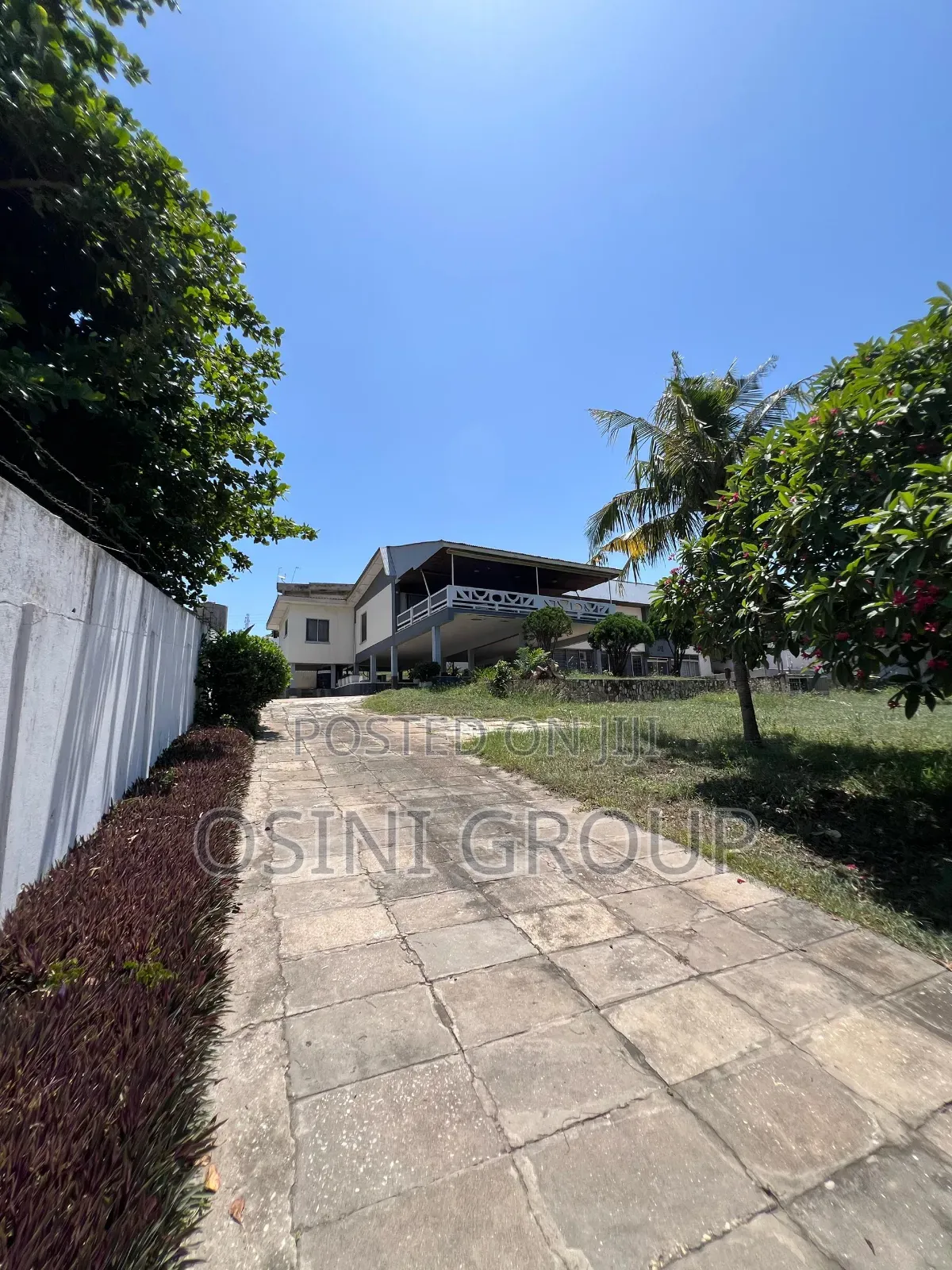 12bdrm House in MacCharty Hills for sale