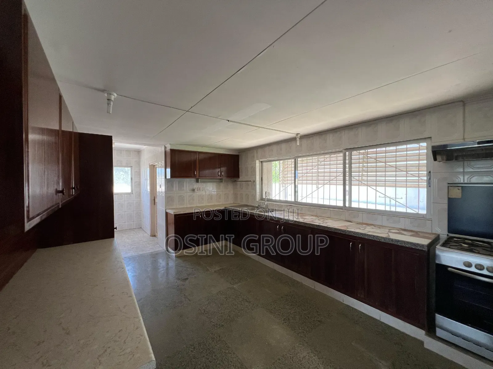 12bdrm House in MacCharty Hills for sale