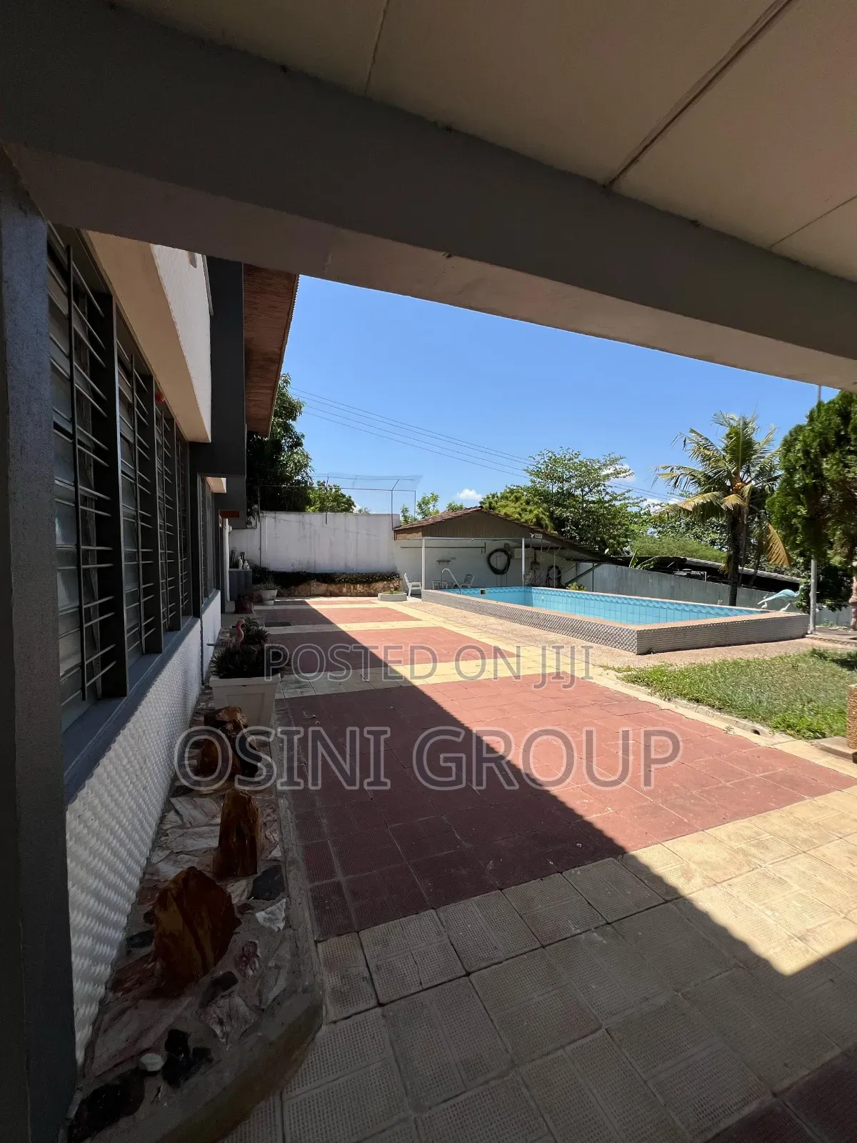 12bdrm House in MacCharty Hills for sale