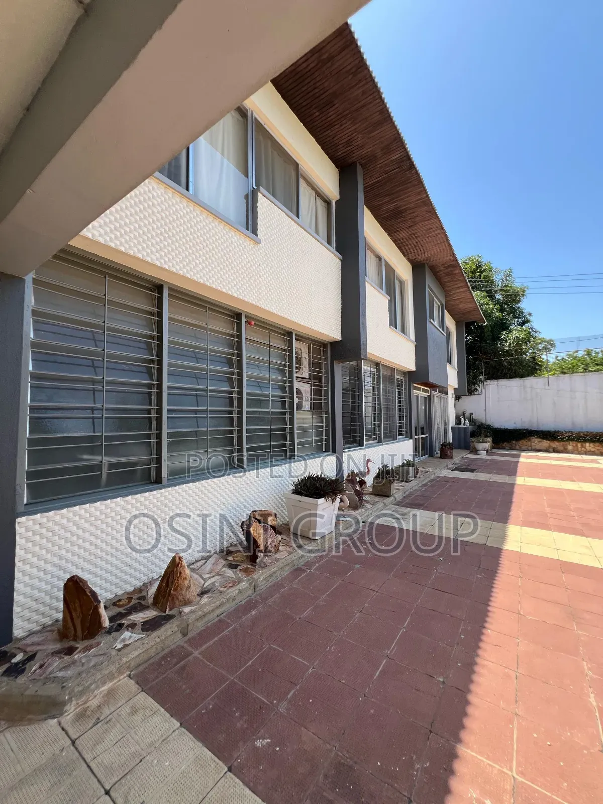 12bdrm House in MacCharty Hills for sale