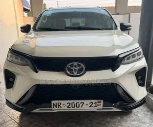 Photo - Toyota Fortuner 2018 White