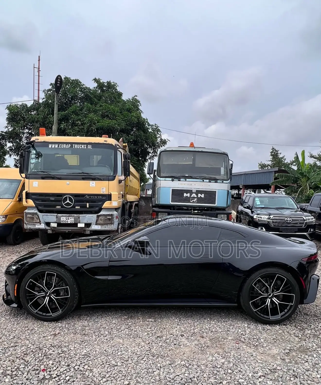 Aston Martin Vantage 2022 Black